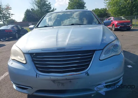 2013 Chrysler 200 Touring z USA, uszkodzony, nr VIN 1C3CCBBBXDN683546